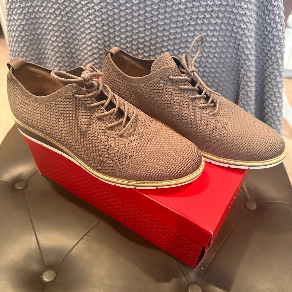 Kelly & Katie Gray Oxford Shoes Gently Used- Size 11